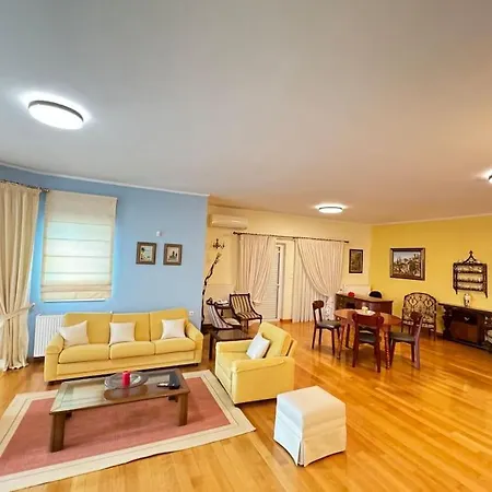 Sunny And Spacious Luxury House *