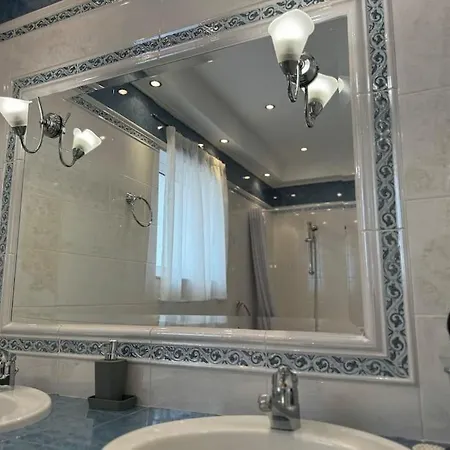 Sunny And Spacious Luxury House 公寓