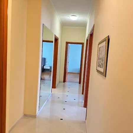 Sunny And Spacious Luxury House Apartment *