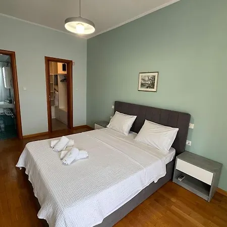 Sunny And Spacious Luxury House Pirgetos