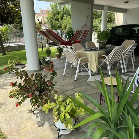 アパート Sunny And Spacious Luxury House Pirgetos