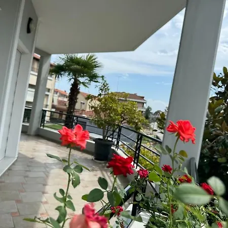 Sunny And Spacious Luxury House 公寓 Pirgetos