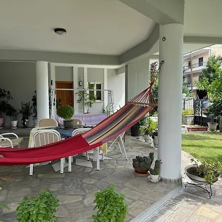 Sunny And Spacious Luxury House Pirgetos