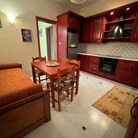 Sunny And Spacious Luxury House Pirgetos